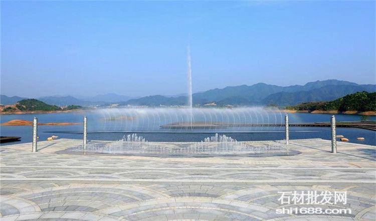 广场青石板铺装，青石板拼花石材