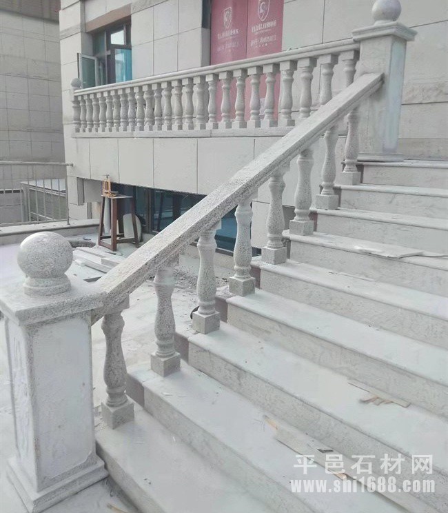 花瓶柱护栏加工，欧式罗马柱阳台护栏图片